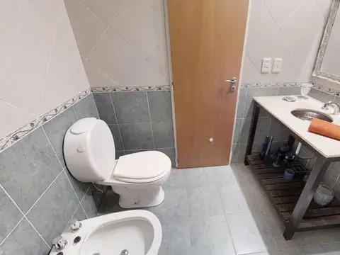 Casa 5 ambientes con 2 baños