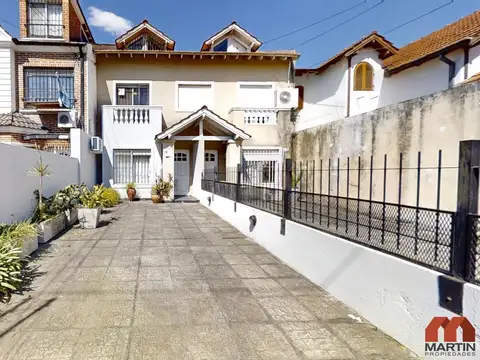 Martínez – Dúplex 180 m² | 3 dormitorios | Suite con jacuzzi | Playroom | 2 autos