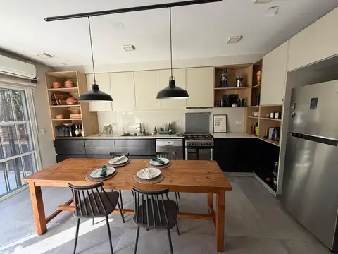 Casa 4 ambientes con 2 baños