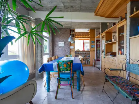 Casa 4 ambientes con 5 baños