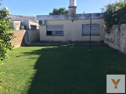 Maipú e/ Cordoba y Laprida