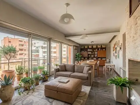 SEMIPISO . COCHERA . CONTRAFRENTE . BALCÓN CORRIDO CON VISTA ABIERTA Y VERDE