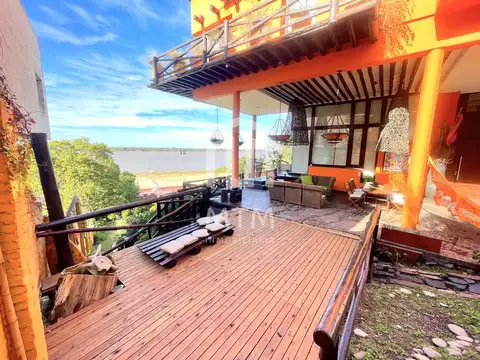 Casa en Venta con 4 cocheras