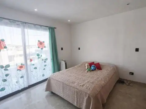 Casa 3 Dormitorios Barrio La Quebrada