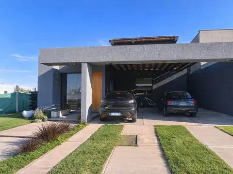 Casa 3 Dormitorios Barrio La Quebrada