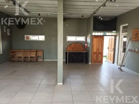 Local en Alquiler en Los Hornos, $ 800.000