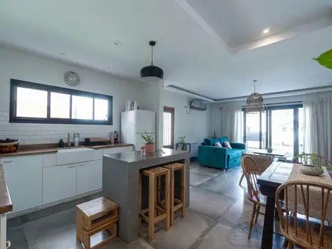 Casa 9 ambientes con 3 baños