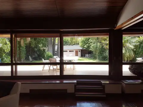 Casa 5 ambientes con 4 baños