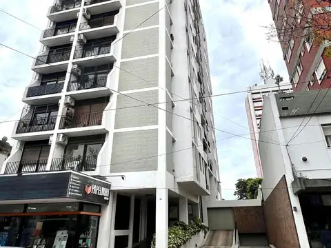 Martínez, Departamento a 1 Cuadra de la Avenida y 4 de La Estacion: 4 Amb con Balcón. Vista Al Río. Muy luminoso