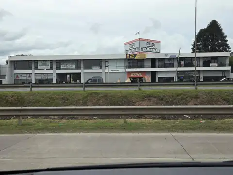 LOCAL EN LOMA VERDE COLECTORA OESTE