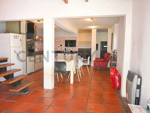 VENTA DE CASA 4 AMBIENTES EN BANFIELD - LOMAS DE ZAMORA