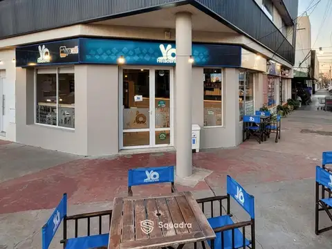 VENTA - Fondo de comercio: heladadería, cafeteria y café al paso - Funes.