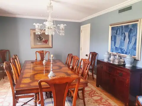 Casa 10 ambientes con 4 baños