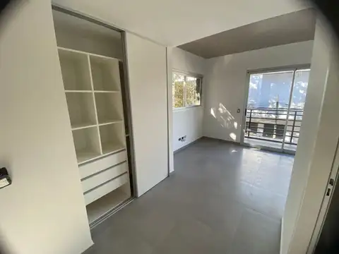Impecable departamento en alquiler con cochera en Bernal centro!
