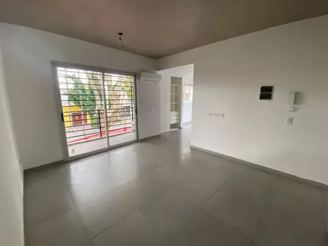 Cramer 800, Piso 1
