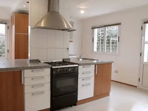 VENTA CASA EN ARGUELLO 3 DORMITORIOS CON PILETA