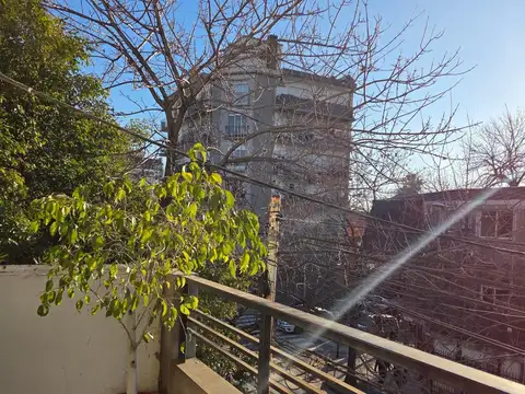 3 ambientes por escalera, corredor Donado-Holmberg