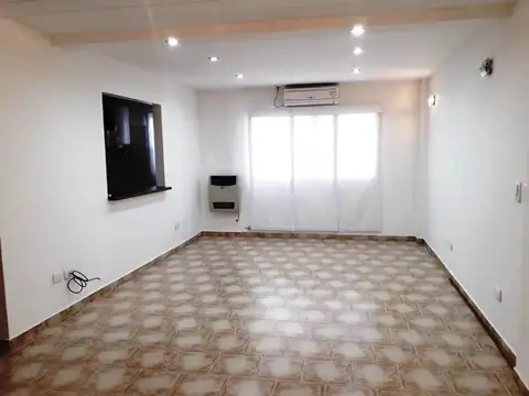 Profesor Aguer 4800, Piso 1°