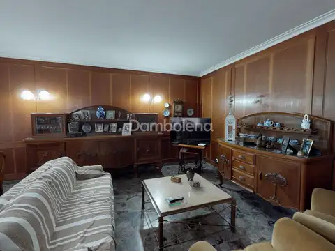 Casa 5 ambientes con 3 baños