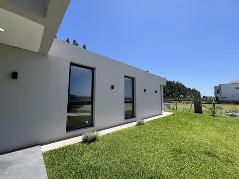 Casa en Venta en Countries y Barrios Cerrados en Esteban Echeverria, USD 339.000
