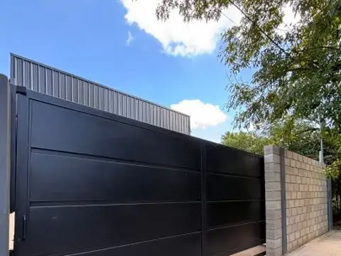 VENTA - Galpon  288 m2 a estrena con comedor, oficinas y baños