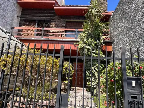 Casa de 5 ambientes c/ piscina y garage en VENTA - ZONA P. C