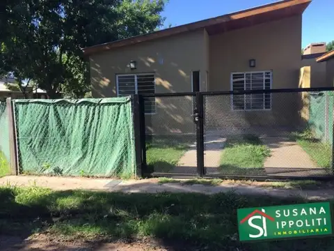 Casa en alquiler 2 dormitorios con ingreso vehicular