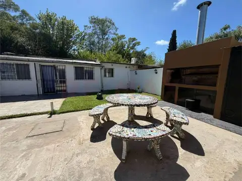 Casa en Venta con 3 cocheras