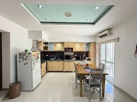 Casa 5 ambientes con 2 baños