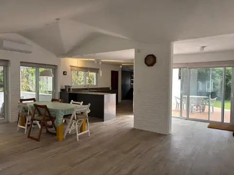 Casa 5 ambientes con 3 baños