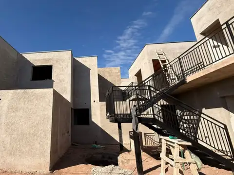 Dúplex en venta c/ cochera en Luján de Cuyo