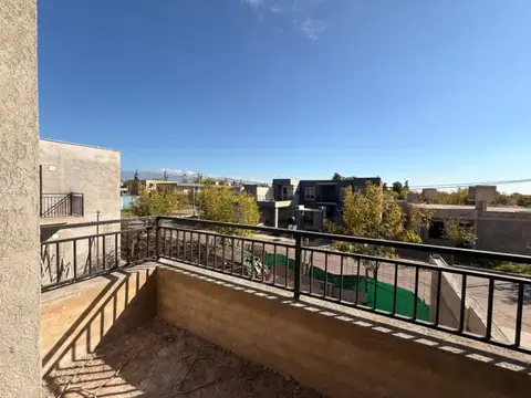Dúplex en venta c/ cochera en Luján de Cuyo