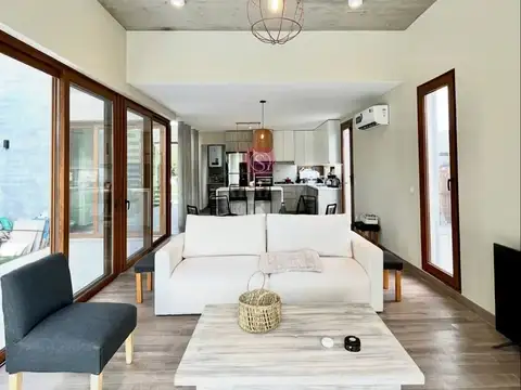 Casa en Alquiler en Pilar del Este - Santa Guadalupe, USD 1.500
