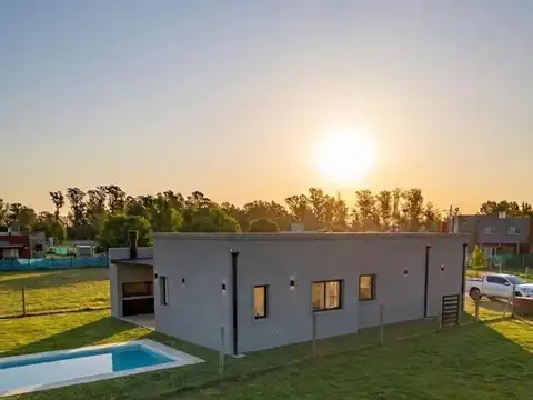 Casa en Venta en Pilar Del Este - Santa Sofia, USD 178.000