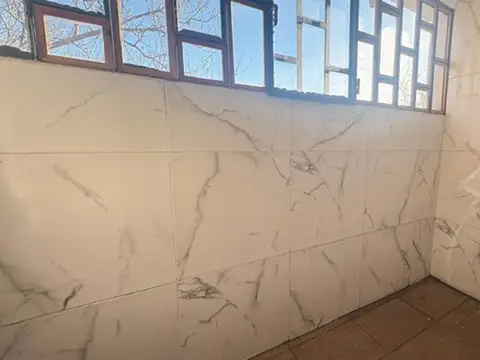 Venta Casa  4 amb. +Dpto en La Reja