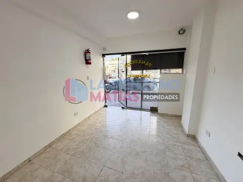 LOCAL DE 30 M2 SOBRE AVENIDA EN VILLA PUEYRREDON