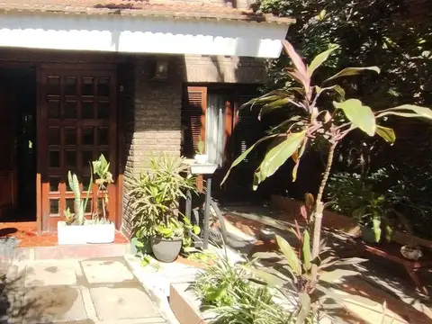 VENTA CASA DUPLEX C/DOS LOCALES AV. BELGRANO SUR