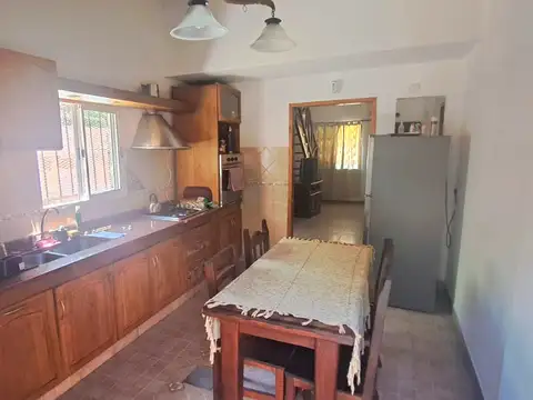 Casa 4 ambientes con 2 baños