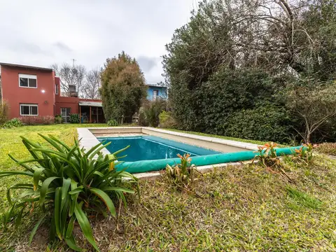 EN VENTA - CASA CUATRO DORMITORIO CON JARDIN - FISHERTON