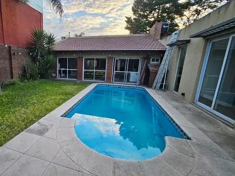 Hermosa casa en venta 3 dorm patio piscina 2 coch