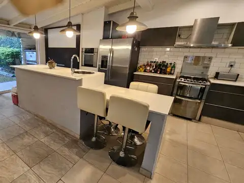 Casa 4 ambientes con 4 baños