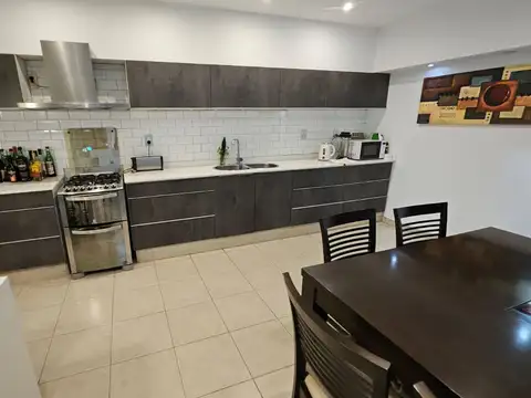 Casa en Venta con 3 cocheras