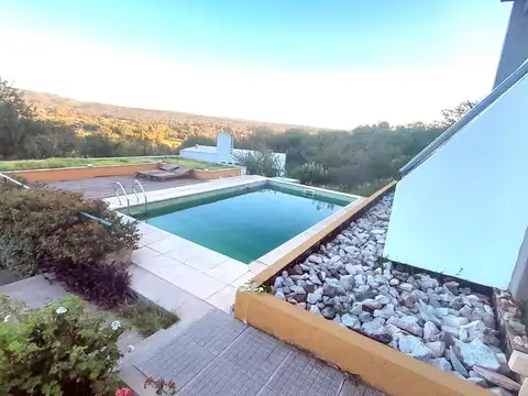 Casa 4 ambientes con 3 baños