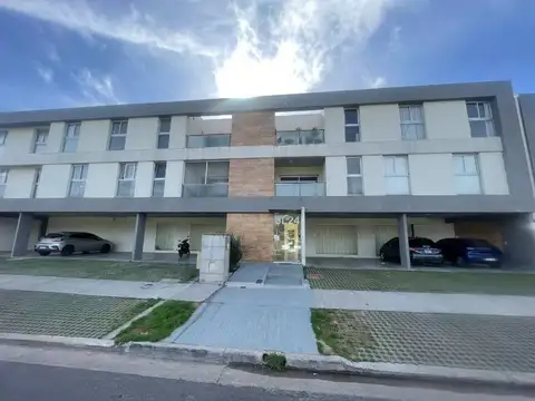 Departamento de tres ambientes con cochera, ubicado en el perimetral del Nuevo Quilmes