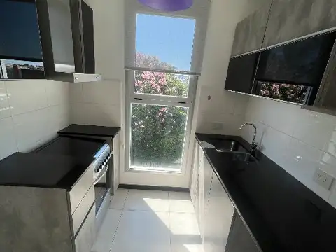 Departamento de tres ambientes con cochera, ubicado en el perimetral del Nuevo Quilmes