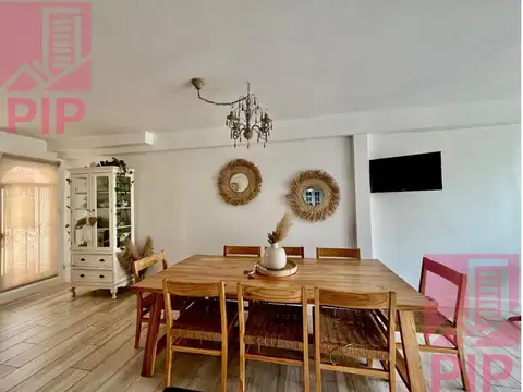 Casa 4 ambientes con 2 baños