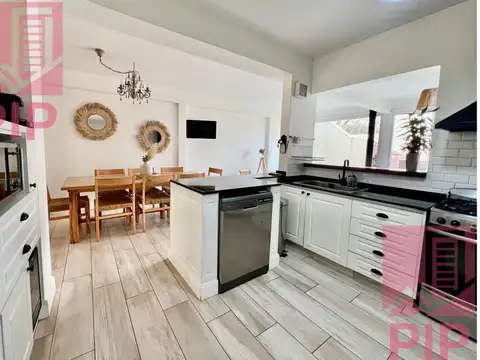 Casa en Venta en Villa Santos Tesei, USD 205.000