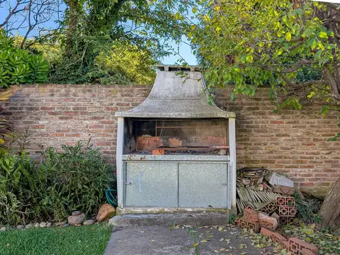 Casa 6 ambientes con 2 baños