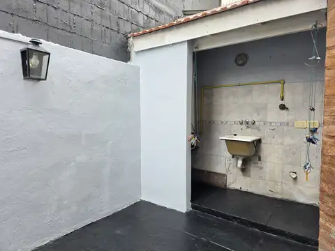 Casa 3 ambientes con 1 baño