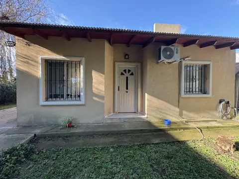 Casa 3 ambientes con 2 baños